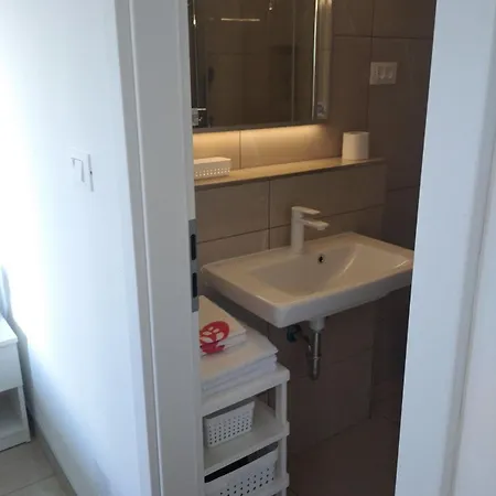 Dora Pag Apartment *